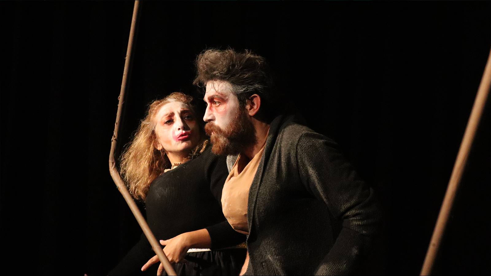 eve donusler oyunu sahnelenmeye devam ediyor SsVwPA17