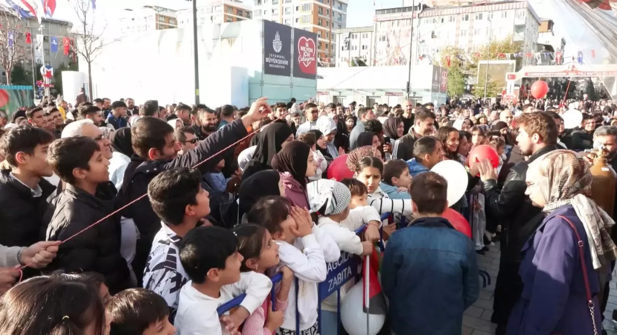 dunya kiz cocuklari gununde gazzeye destek balonlari gokyuzune birakildi uClqyTH8.jpg