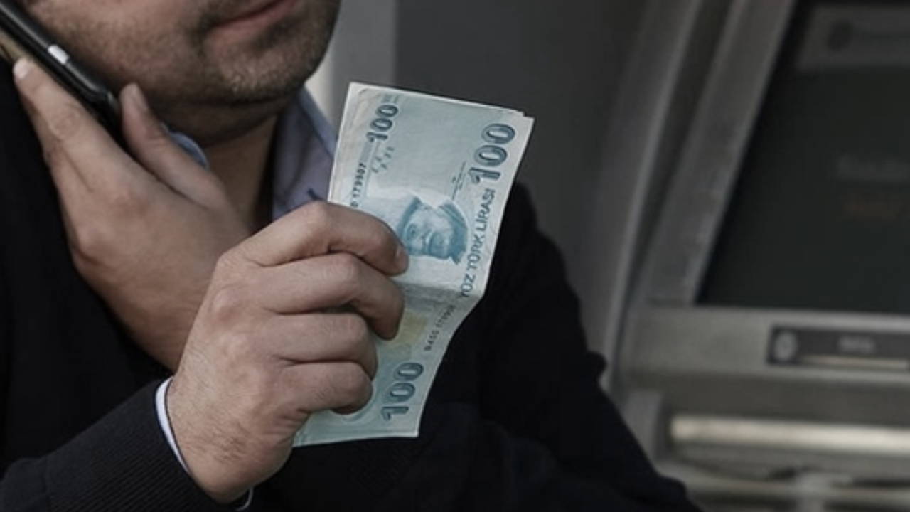 İstanbul’da Banka Personeli Kılığında Dolandırıcılık Yapan İki Şüpheli Tutuklandı