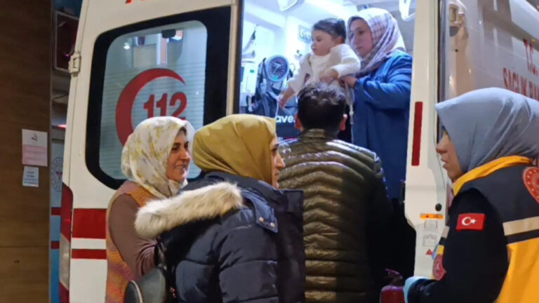 merdivenden-dusen-bebek-hastanelik-oldu-SBpCcHz9